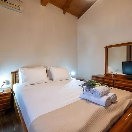 Olive Grove Getaway Holiday home *