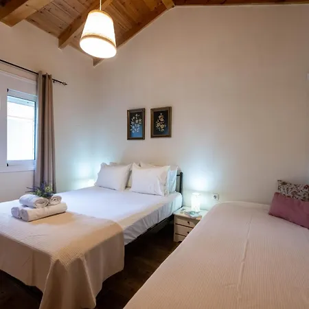 Olive Grove Getaway Holiday home *