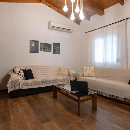 Olive Grove Getaway Holiday home *
