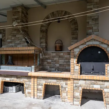 Olive Grove Getaway Holiday home